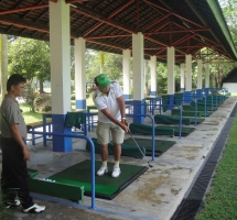 Golf-Pro-Coaching-&-Lesson-at-the-Driving-Range